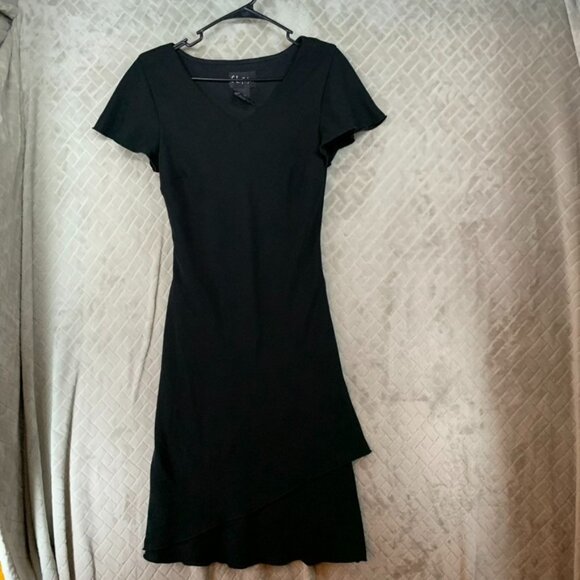 S.L. Fashions Dresses & Skirts - SL Fashions Juniors L Mini Dress Black Knee Length Short Ruffle Sleeve V Neck